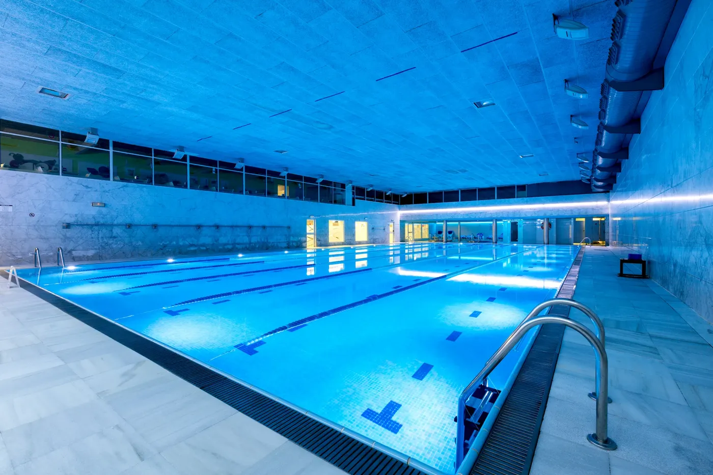 Piscina interior i zona d'aigües